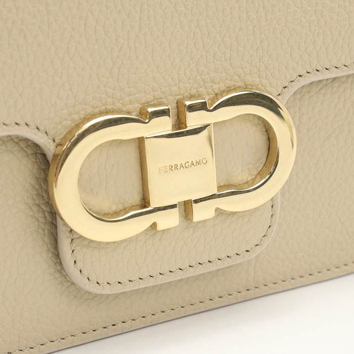 FERRAGAMO フェラガモ ダブルガンチーニ ショルダーバッグ 21-9867 STONE-STONE DOUBLE GANCIO FLAP レディース ベージュ - 画像 (5)
