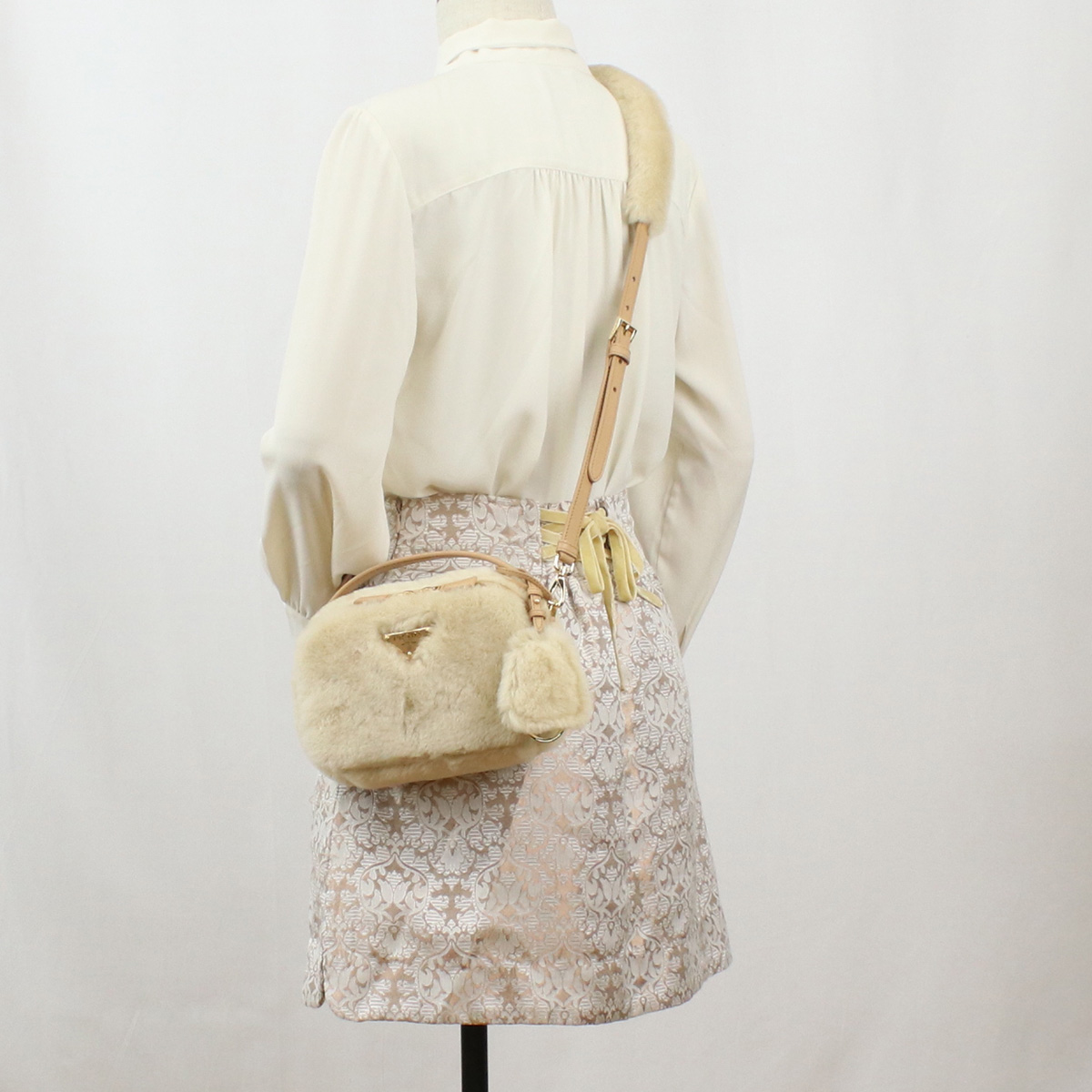 プラダ PRADA オデット シアリング ショルダーバッグ ロゴプレート1BH208 2EC9 V OOO F03KLECRU+NOISETTE ベージュ系 bag-01 - 画像 (12)