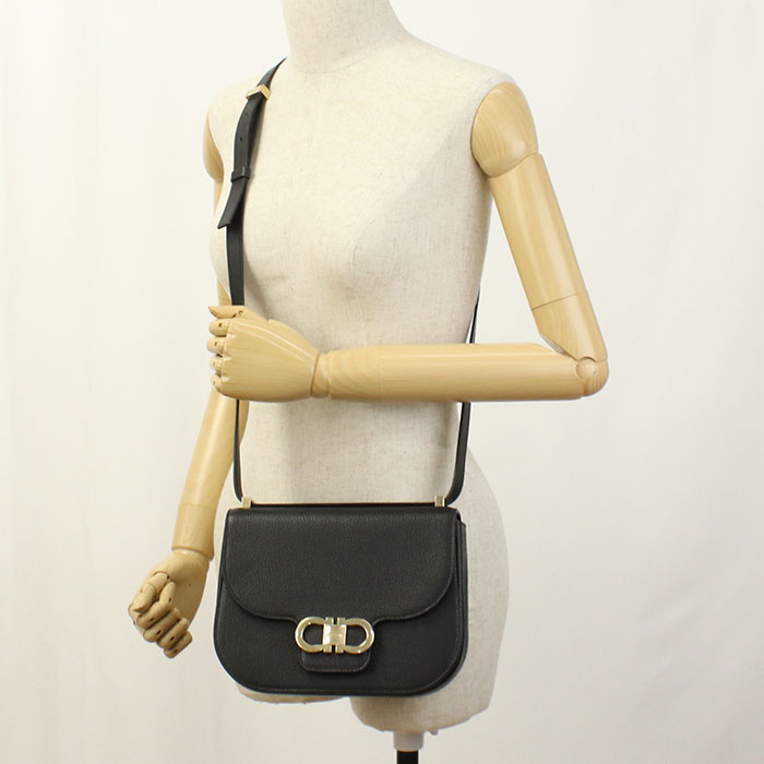 FERRAGAMO フェラガモ 斜め掛け ショルダーバッグ 21-9867 NERO DOUBLE GANCIO FLAP レディース ブラック - 画像 (9)